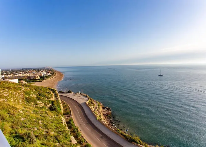 Panoramic Sea Views *