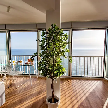 Panoramic Sea Views شقة *